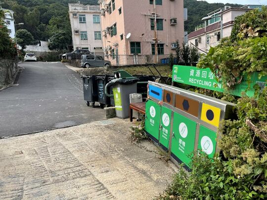西貢兩塊田下路桶站旁