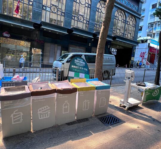 西营盘水街标准大厦对出行人路