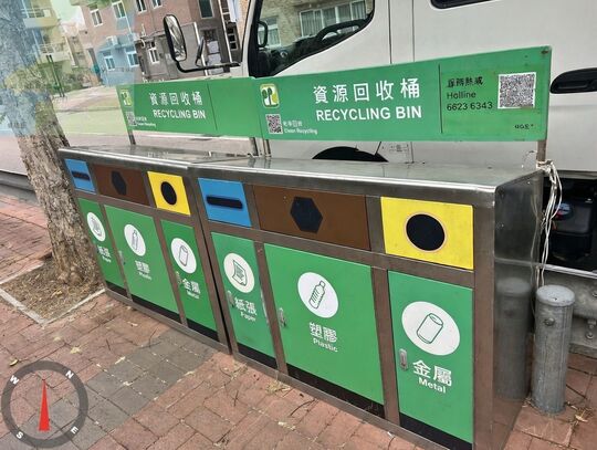 馬灣柏林路與芳園路交界（馬灣公園外）行人路